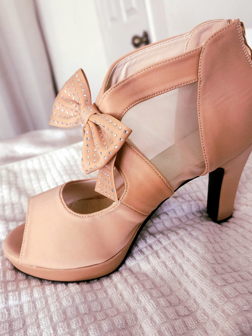 New Alyaafifa Women’s Nude Bow Peep-Toe Heels